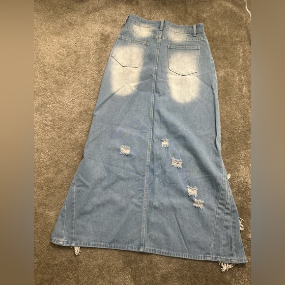 Light Blue Denim Jeans - Picture 5 of 9